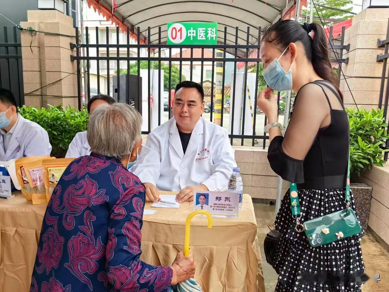 为什么吃饭时有时会打嗝？这种情况要怎样处理？如何预防？
        打嗝，医