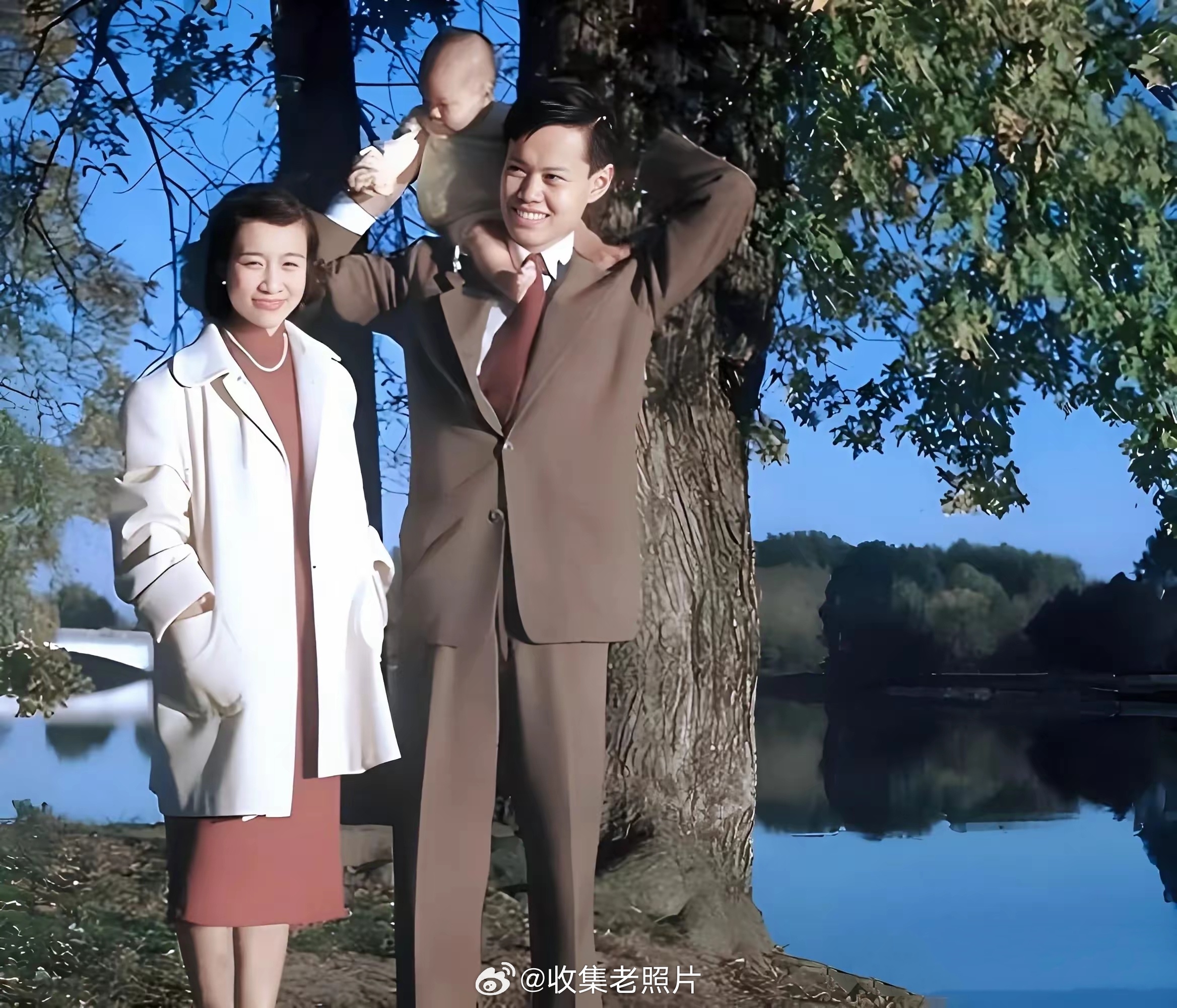 1952年，美国。30岁的杨振宁与长子杨光诺，孩子刚满月不久。杨太太杜致礼，是大