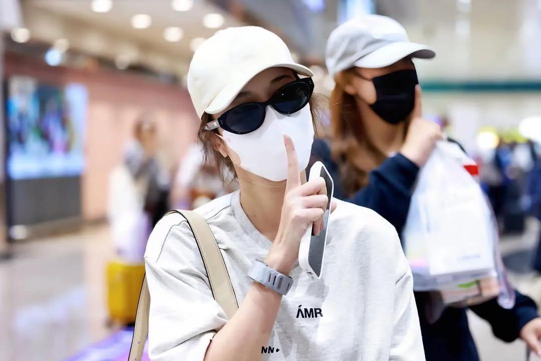 JaneKao 🥥🍰janekao 糕小妹和芭比像保密局的半夜来台🤭🤭?