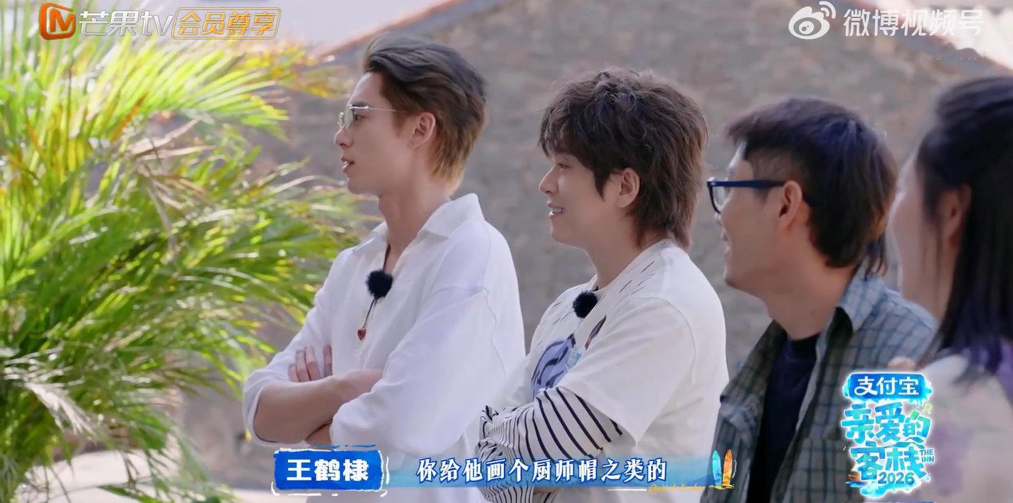 王鹤棣抱的是武艺还是王濛 王濛：我真的会谢，我在这边唱跳，怎么突然被抱到亲爱的客