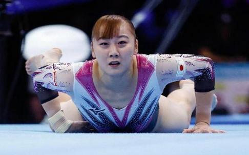 违规吸烟喝酒，日本体操大咖遭除名！

日本体操女队队长兼王牌，19岁的宫田笙子，
