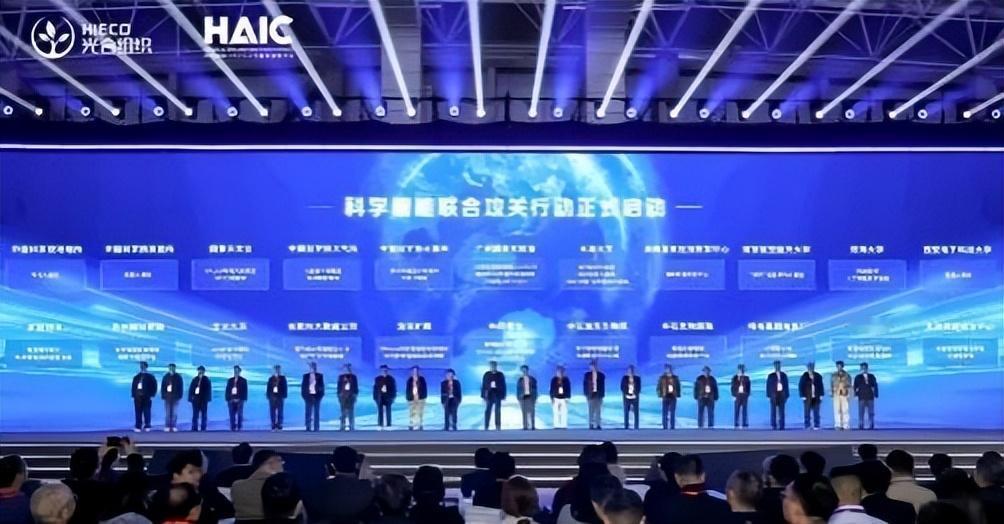 国产算力突围，开放架构才是破局关键
最近跟几个做模型和系统的朋友聊天，一个共识越