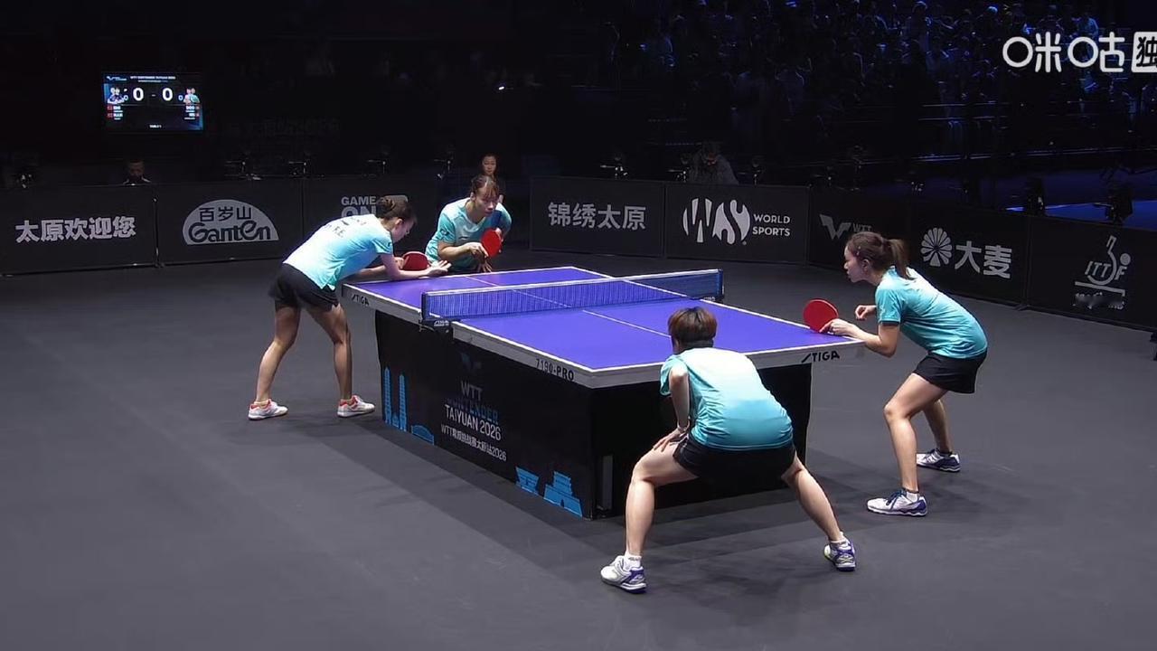 石洵瑶/韩菲儿🇨🇳打得好轻松啊[笑哭]，
前两局石洵瑶/韩菲儿🇨🇳11-