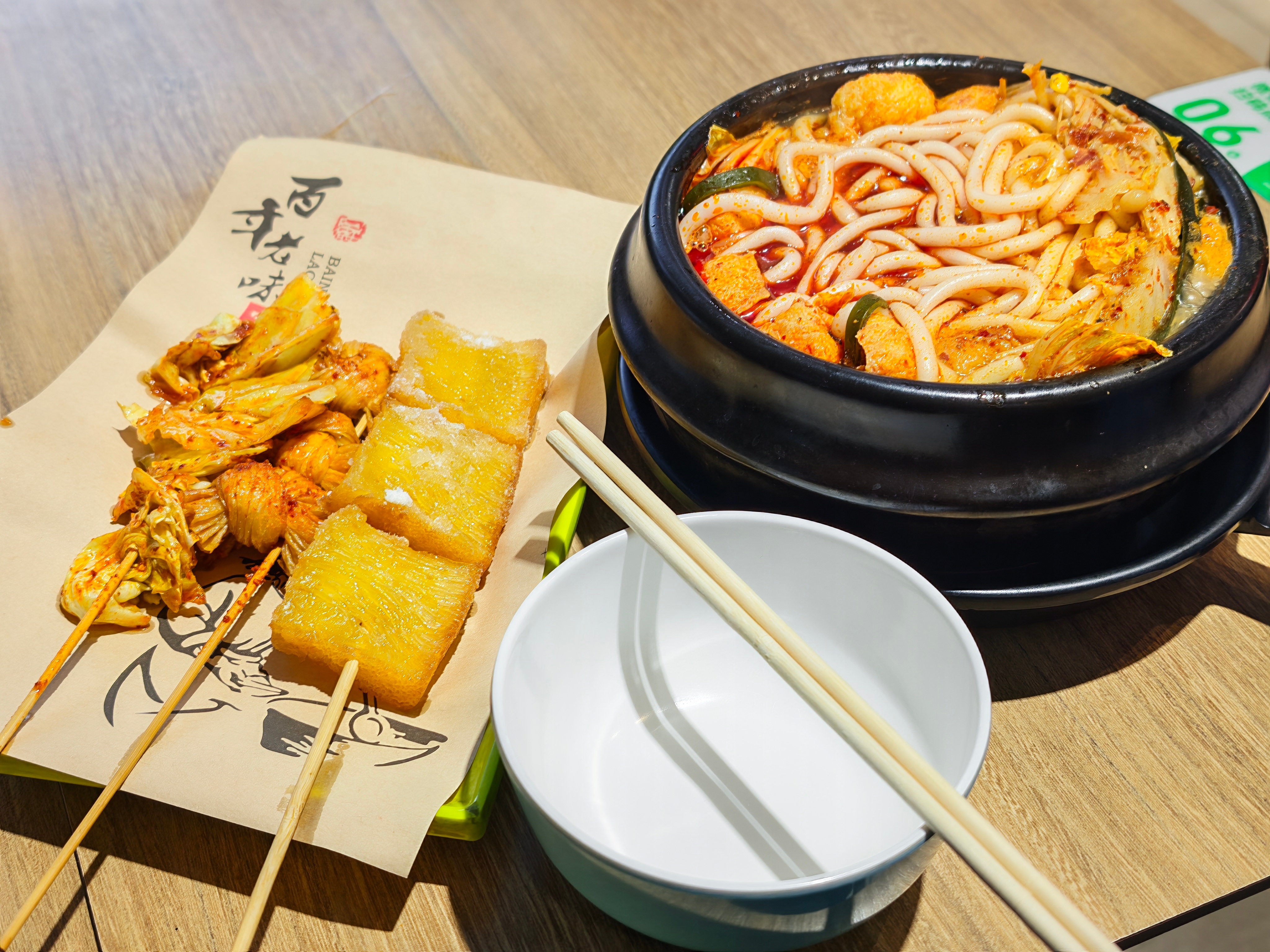 好了南昌今天是真的下雪了，从一开始的满心兴奋，到现在的连连哀嚎——好滑，好冷啊…