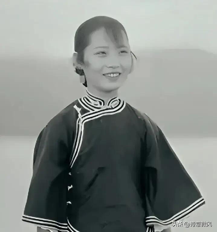 一别20年，沈醉在香港见到改嫁的前妻，一句话让她当场哭成泪人。1980年，沈醉动