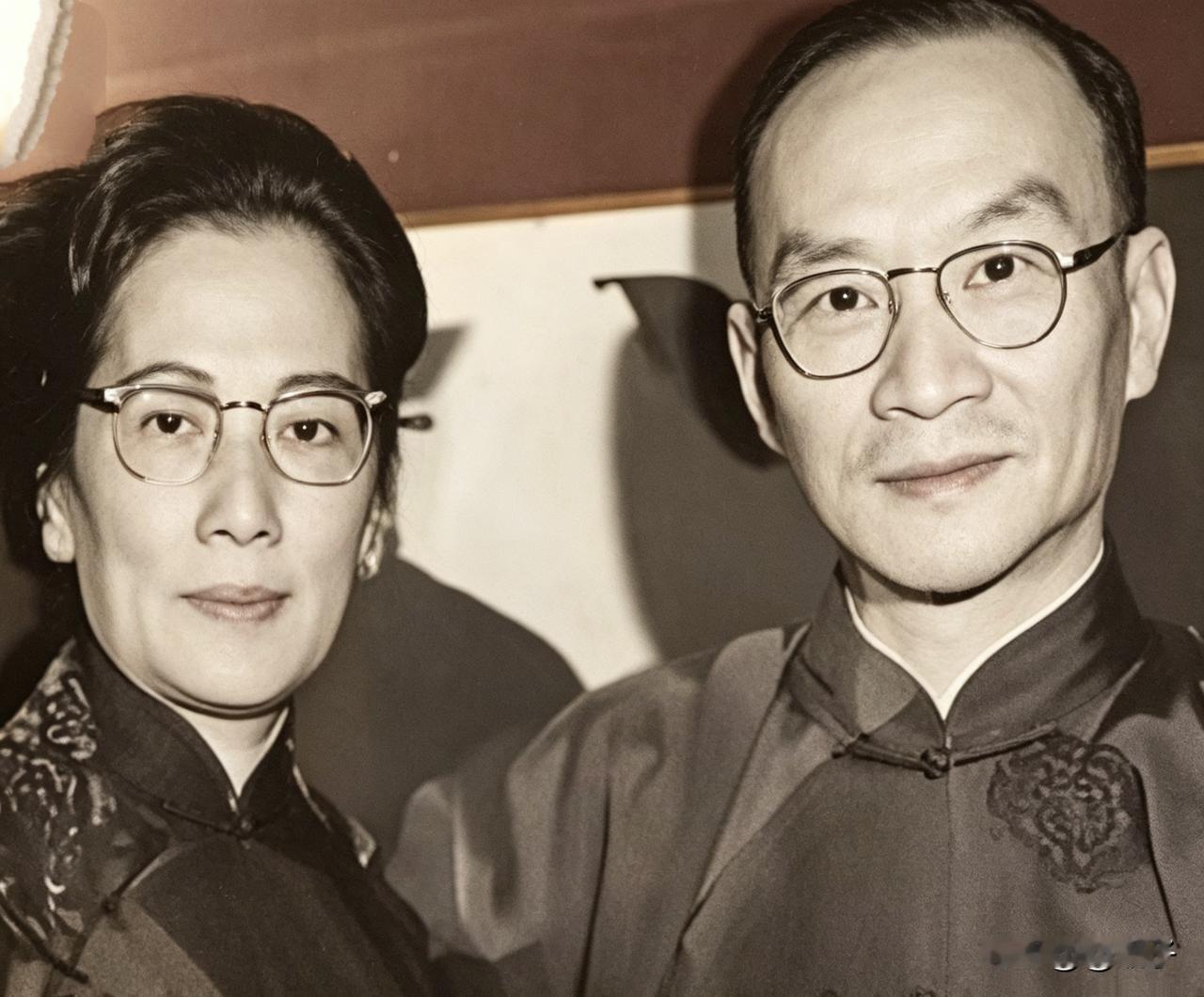 谢霆锋的爷爷是谢振生，他是广东番禺人，是民国时期广州的富商，从事银号、绸缎生意，