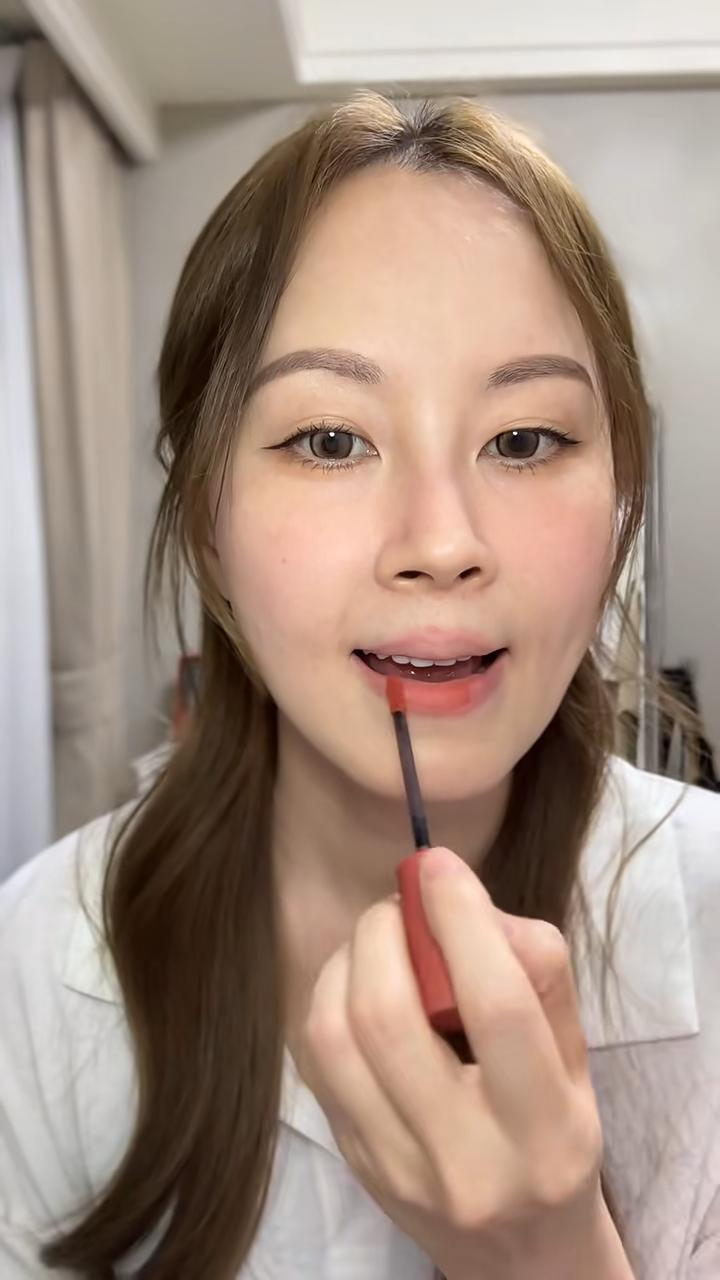 现年41岁的前香港女子组合Cookies成员傅颖（现名傅宝谊）近日在社交平台发布