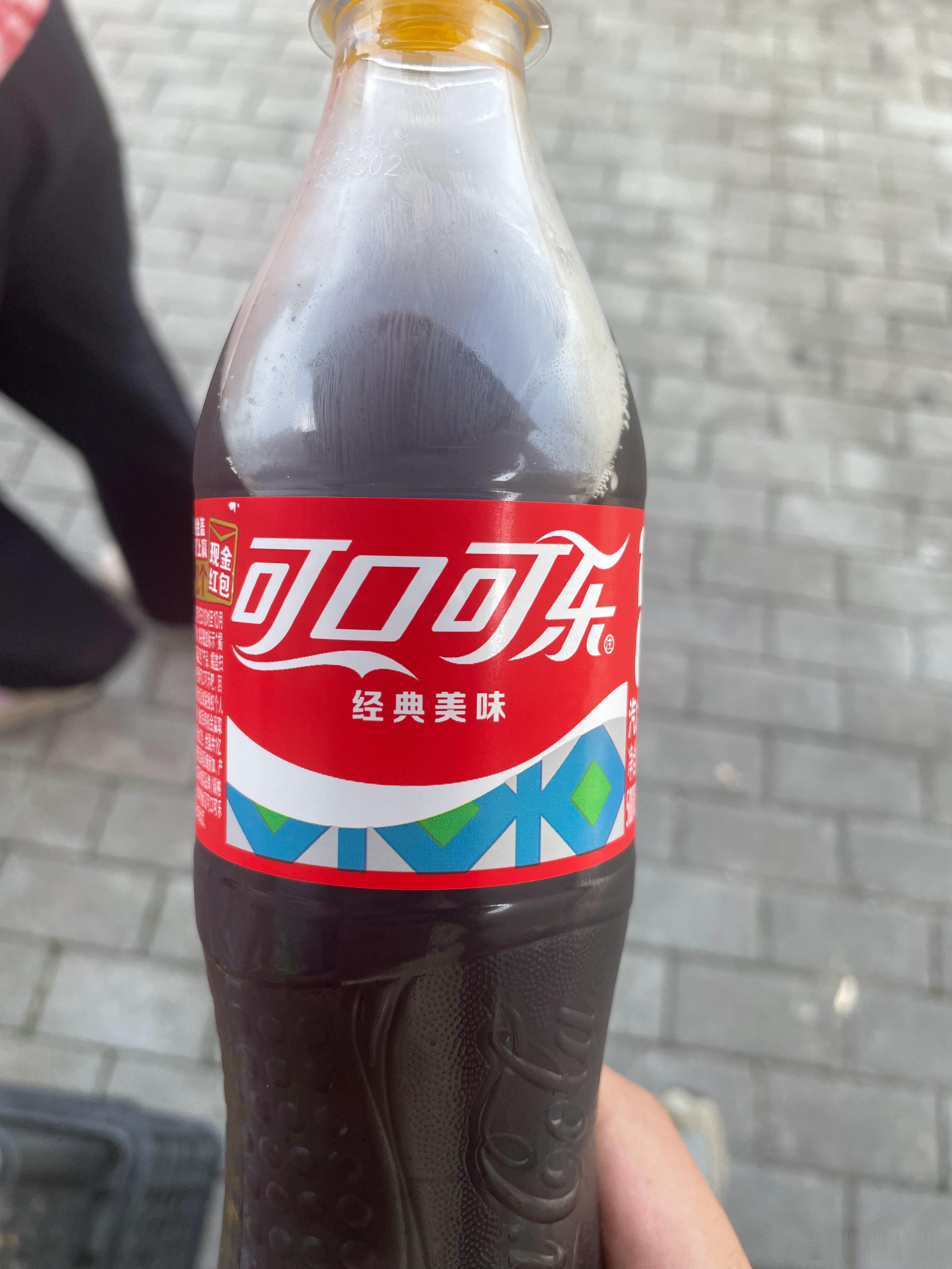 快乐水当然要有糖的，一看好像就剩一瓶