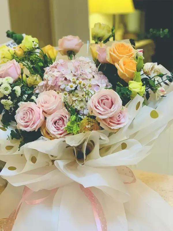 前段时间突发视网膜脱离，万幸手术顺利，如今恢复得十分理想。心里的恐慌渐渐消散，取