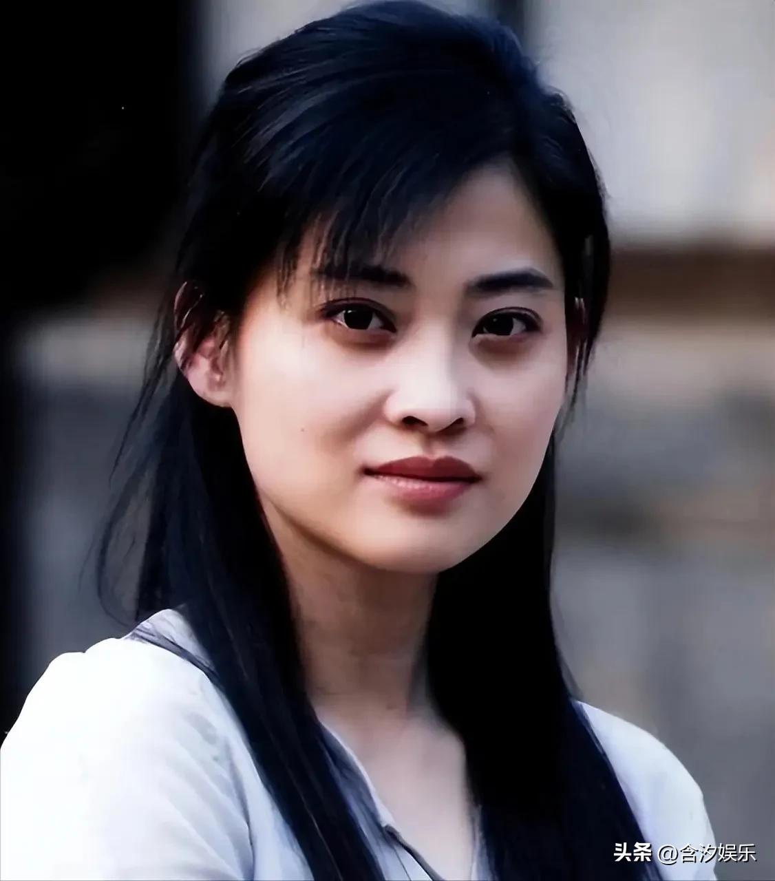 当年，梅婷生孩子时羊水栓塞，生命垂危，医生问家属：“救大人还是救孩子？”关键时刻