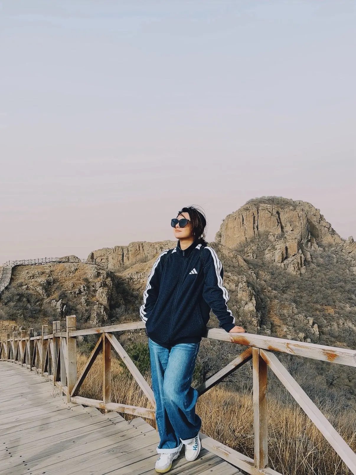 虽然路途很累，当你站在山顶看风景，那一刻值了～