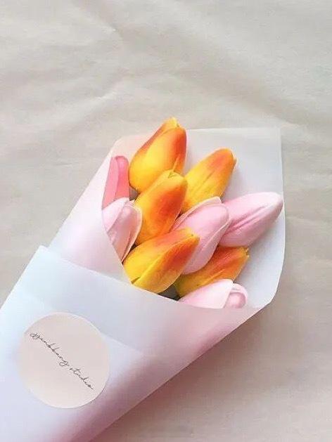 万人追不如一人宠，万人宠不如一人懂。世界上不是所有人都可以掏心掏肺互诉衷肠。路过