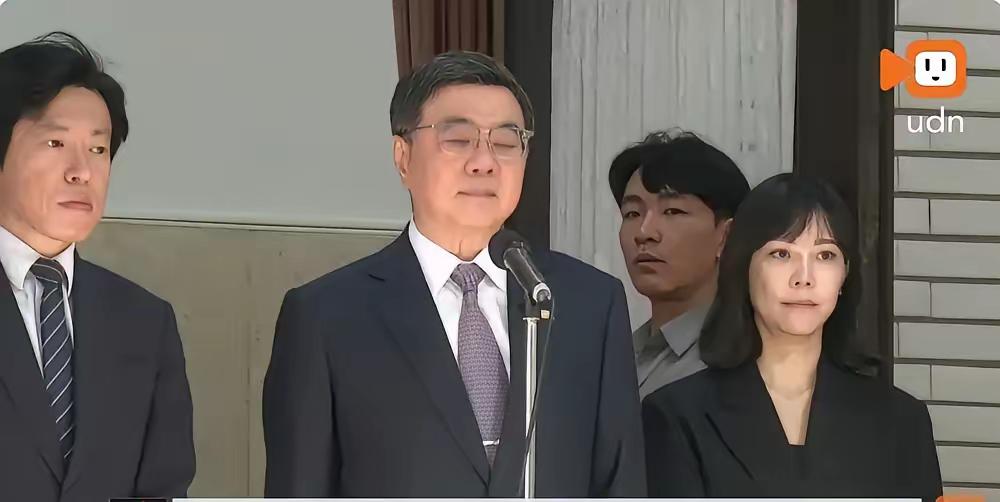 5月26日，台民进党当局行政机构负责人卓荣泰称:马英九基金会是否违法接受境外资金