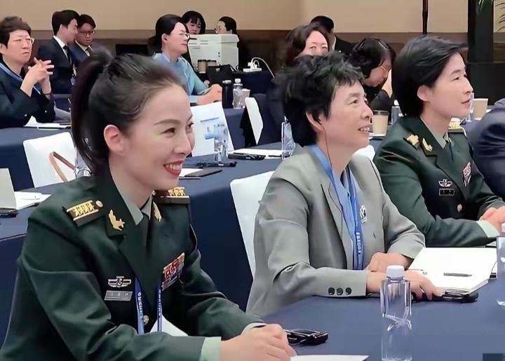 王亚萍和刘洋出席全球妇女峰会现场！

王亚萍特级航天员，大校军衔，中国首位太空教