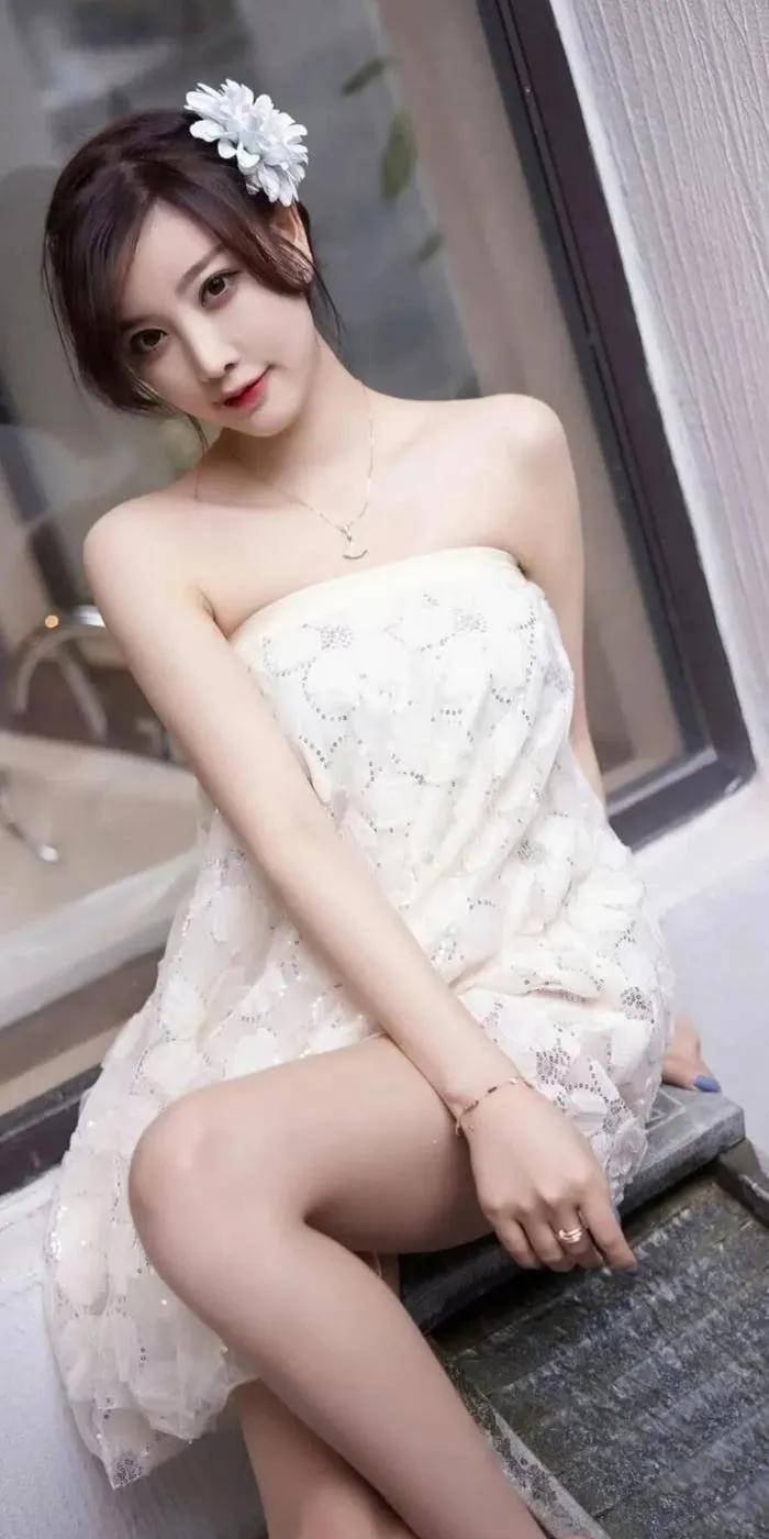 阳光洒满脸，晨光正好，微风不燥！眼里有光，心中有爱，一路向阳！