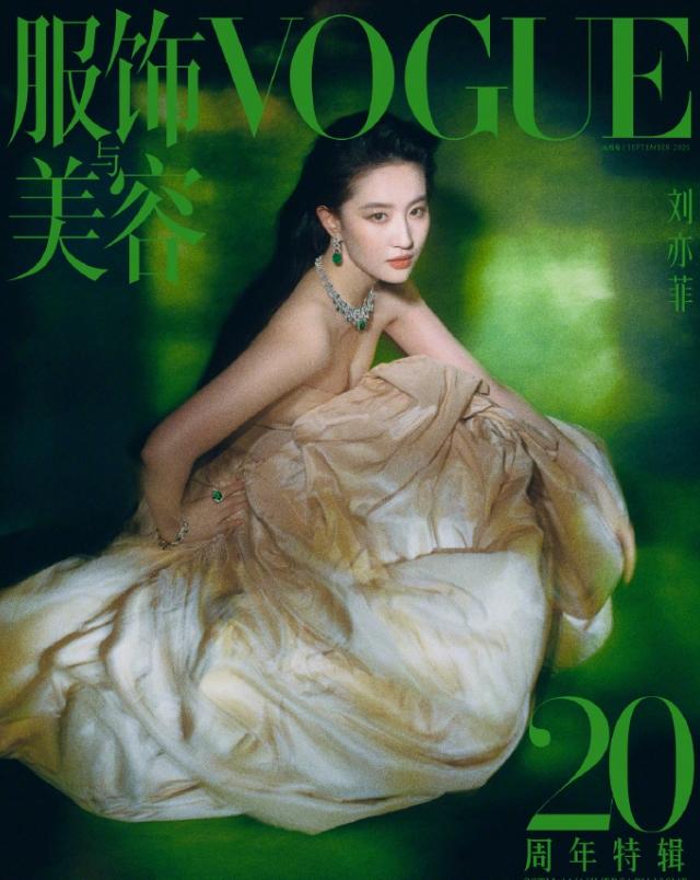 刘亦菲也不见得愿意上这次的VOGUE
如果不是宝格丽推封，如果不是需要代言人展示