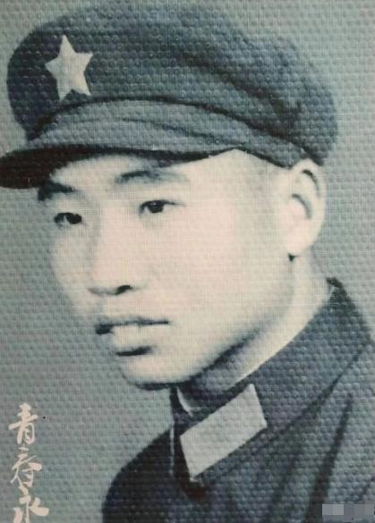 1984年，战士李陶雄中弹后抢救无效，壮烈牺牲。然而在送往后方安葬时，遗体从车上
