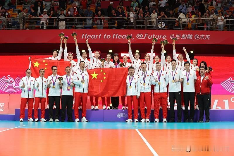 中国女排三连冠后的路怎么走继续努力，四连冠，5连冠，直至8连冠，为国争光，争气，