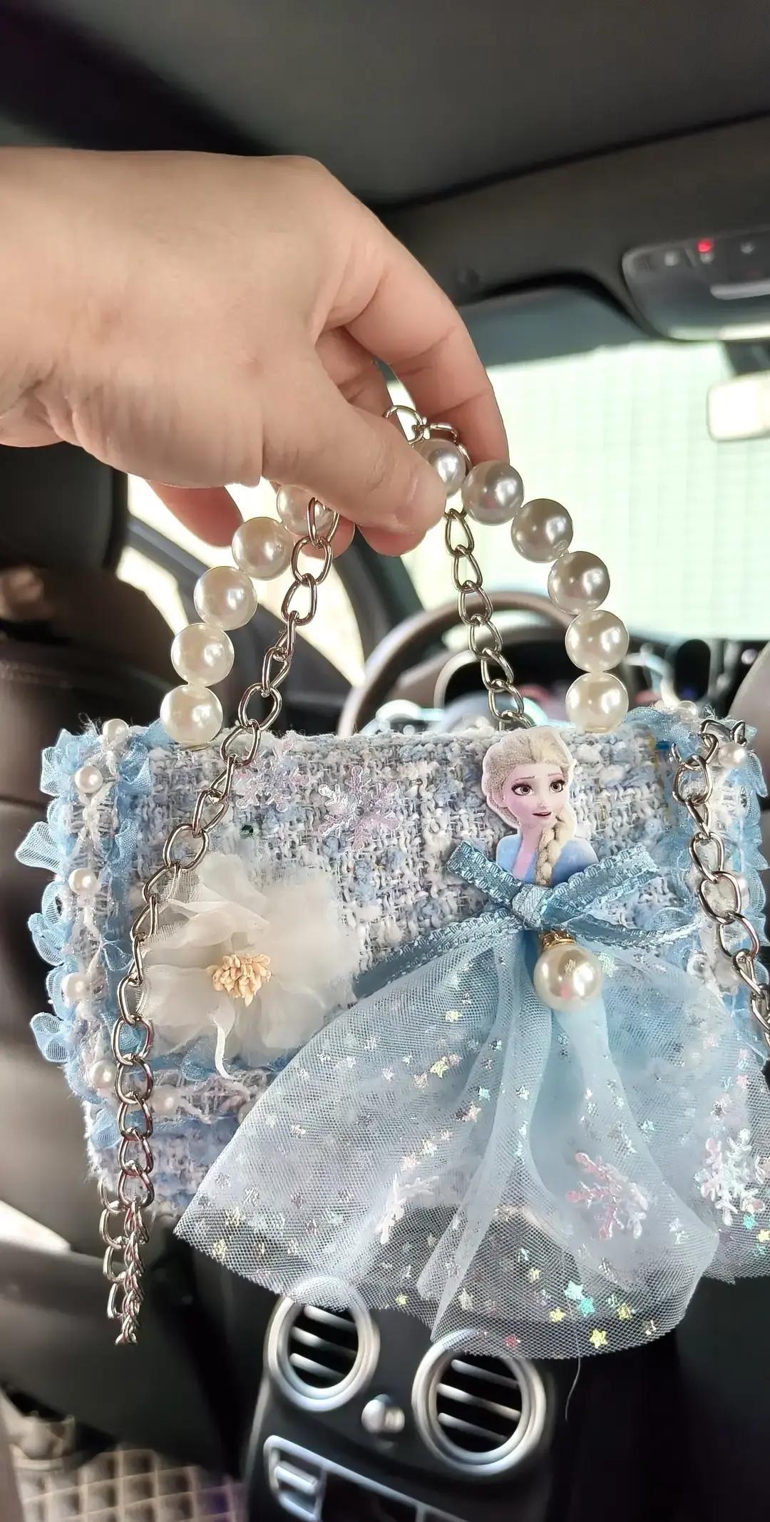 分床第五年，妻子洗完澡出来，看见老公窝在沙发拿她手机刷短视频，界面停在那条“怎么