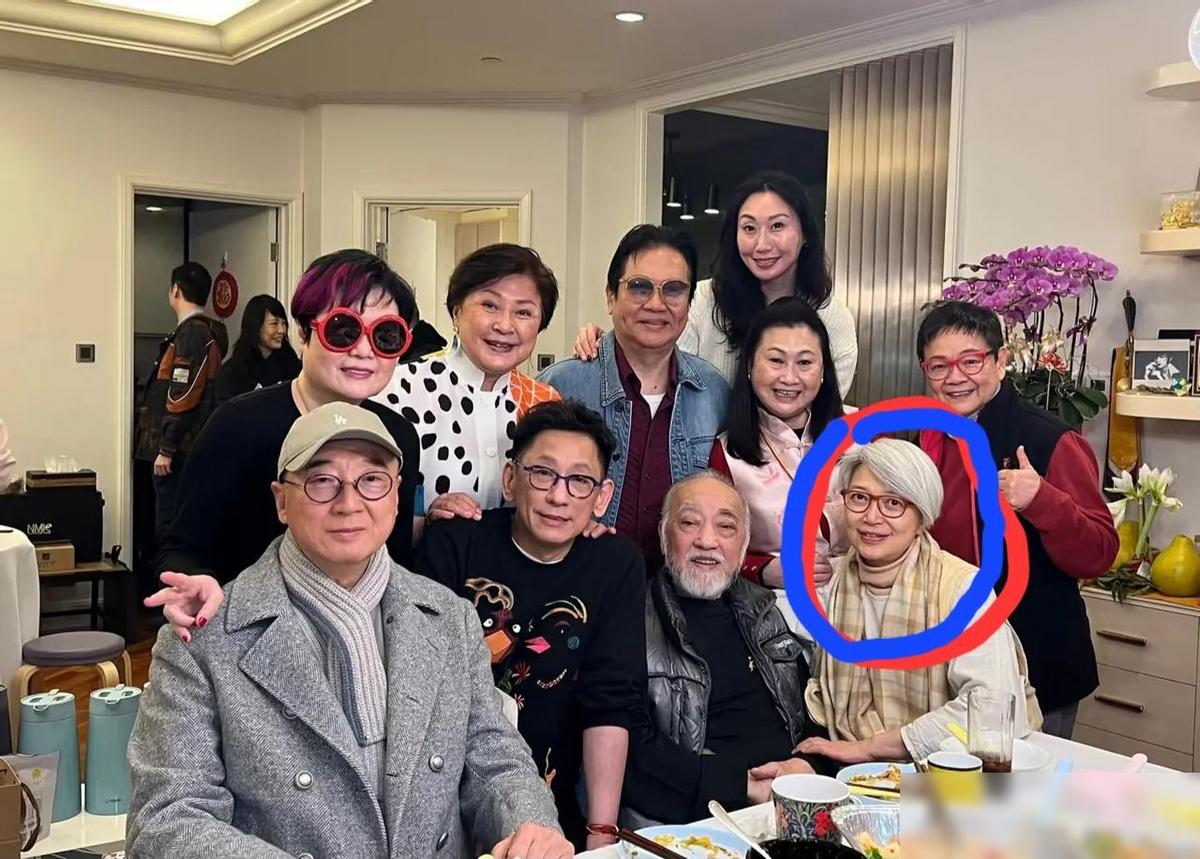 汪曼玲发文悼念陈敏儿，晒出其生前多张和友人聚餐的近照。比起那些正式讣闻，这些老照