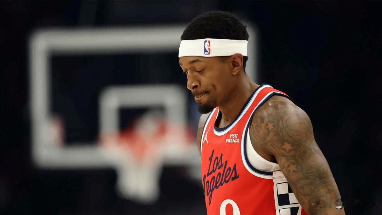 比尔14中2+正负值-23成输球罪人，巴图姆零分，快船双核缺阵下进攻崩盘，不敌太