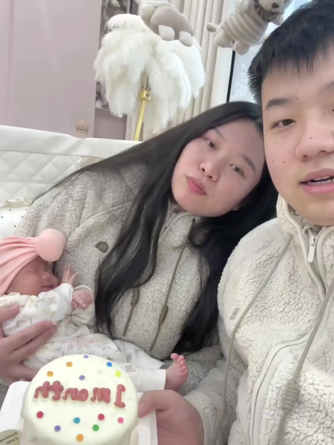 是2024幸福的结尾 也是2025幸福的开始 满月迎新年啦 平安喜乐❤️