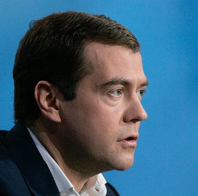 梅德韦杰夫公开就马克龙发言表态，别看如今的法国对美国的态度如此强烈，可一旦美国真