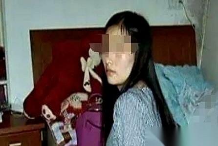 西安那趟旅行，酒店里偷开的手机摄像头，换来的处罚是拘留6天。
女方拿到那张纸，直