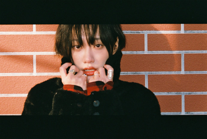 佟掌柜骨子里的江湖气传给了元清元清身上满是闫妮的影子 什么什么这竟然是闫妮的亲闺