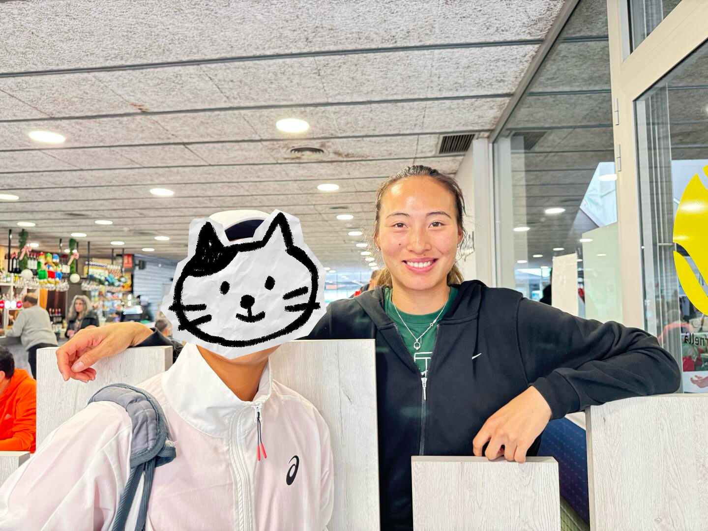 网友在巴塞罗那偶遇新鲜文，我文心情很不错哦郑钦文