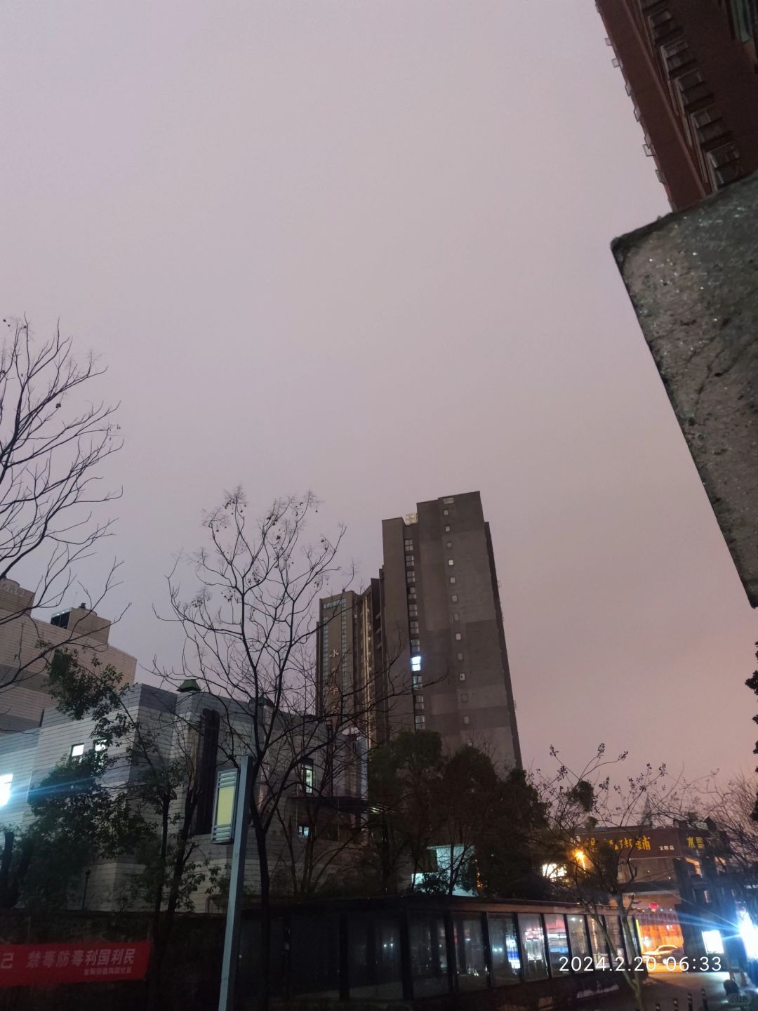 凌晨6:30空腹爬楼100层