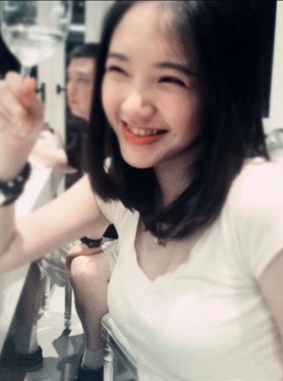 唐艺昕听到土味情话的反应唐艺昕被土味情话表白 听到土味情话瞬间害羞，唐艺昕捂嘴笑