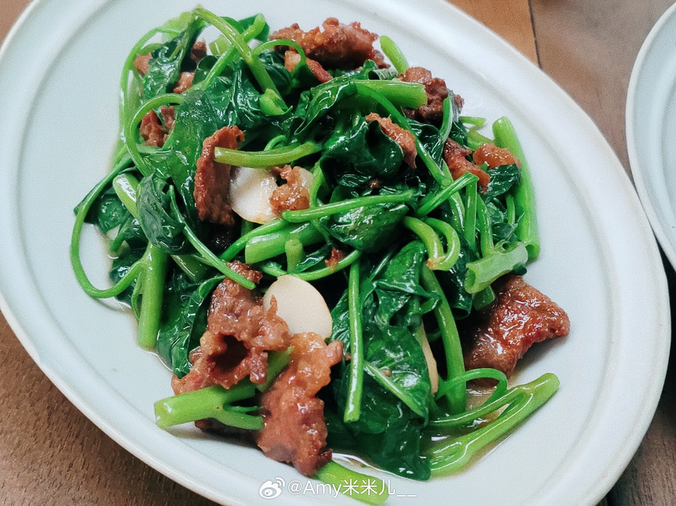 美食可以消除一天的疲惫和不快让人在饱腹和暖意中怀着笑意继续前行