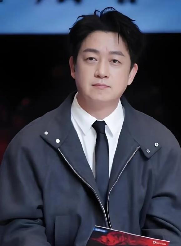 十年冷战冰消雪释，不是靠成人智慧，而是十七岁少年的一句“想和爸爸住”。
曾是潘粤