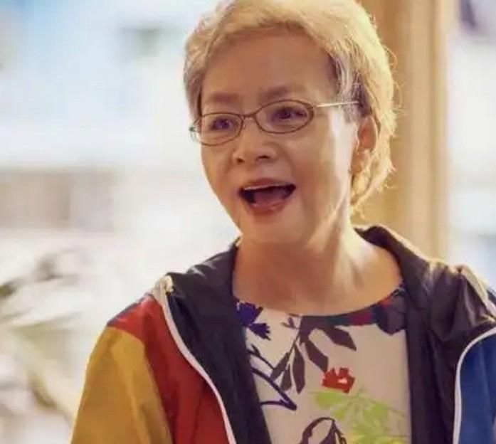 宋丹丹算是女强人，事业也曾红火过，婚姻归宿不错，掌控了人生。
 
优雅真谈不上。