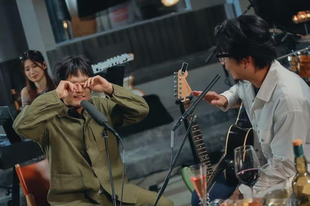 窦靖童加盟火星电台新EP火星电台失重三部曲火星电台全新专辑琐事 火星电台的音乐总