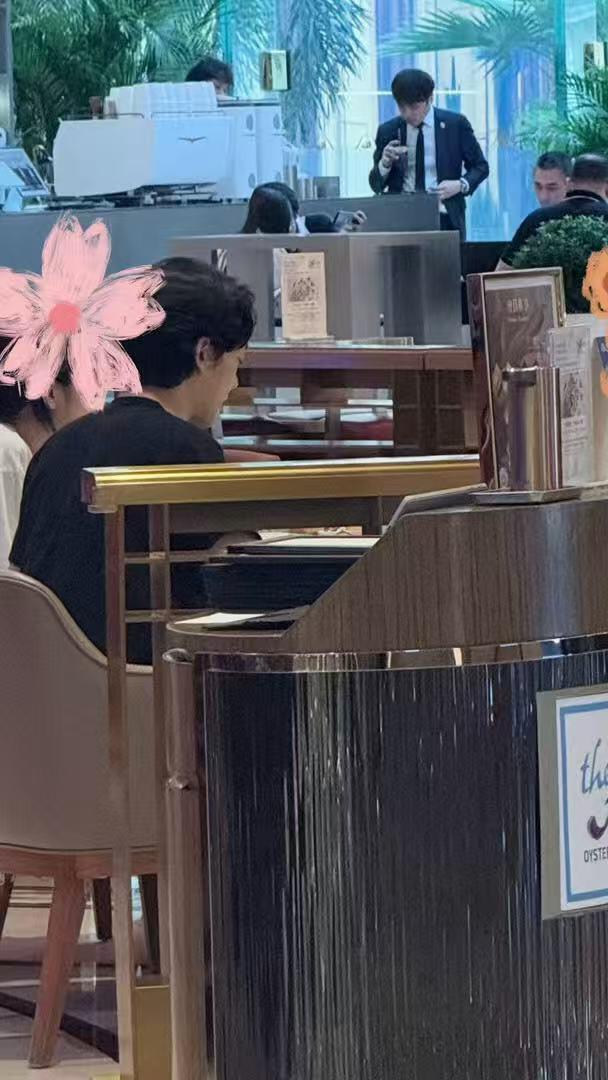 哥哥要幸福只有金钟大听进去了左手老婆右手娃，在役爱豆里金钟大真是的把“哥哥要幸福