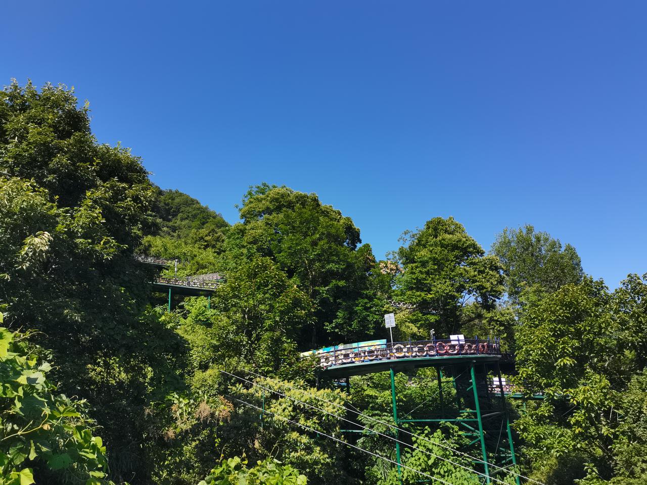 与久未谋面的发小一聚，闲谈中所知其近况，让我幡然一悟。所谓的努力与奋斗，在宿命面