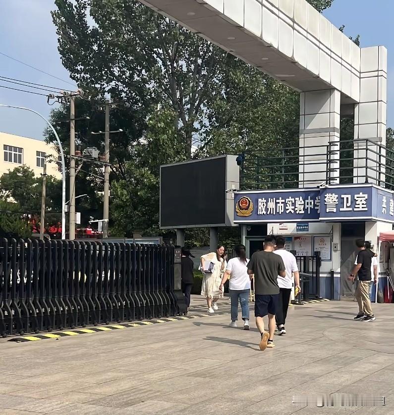 秋日相逢，逐梦起航｜8月30日胶州各校迎来返校日。
秋风送爽，8月30日，胶州多
