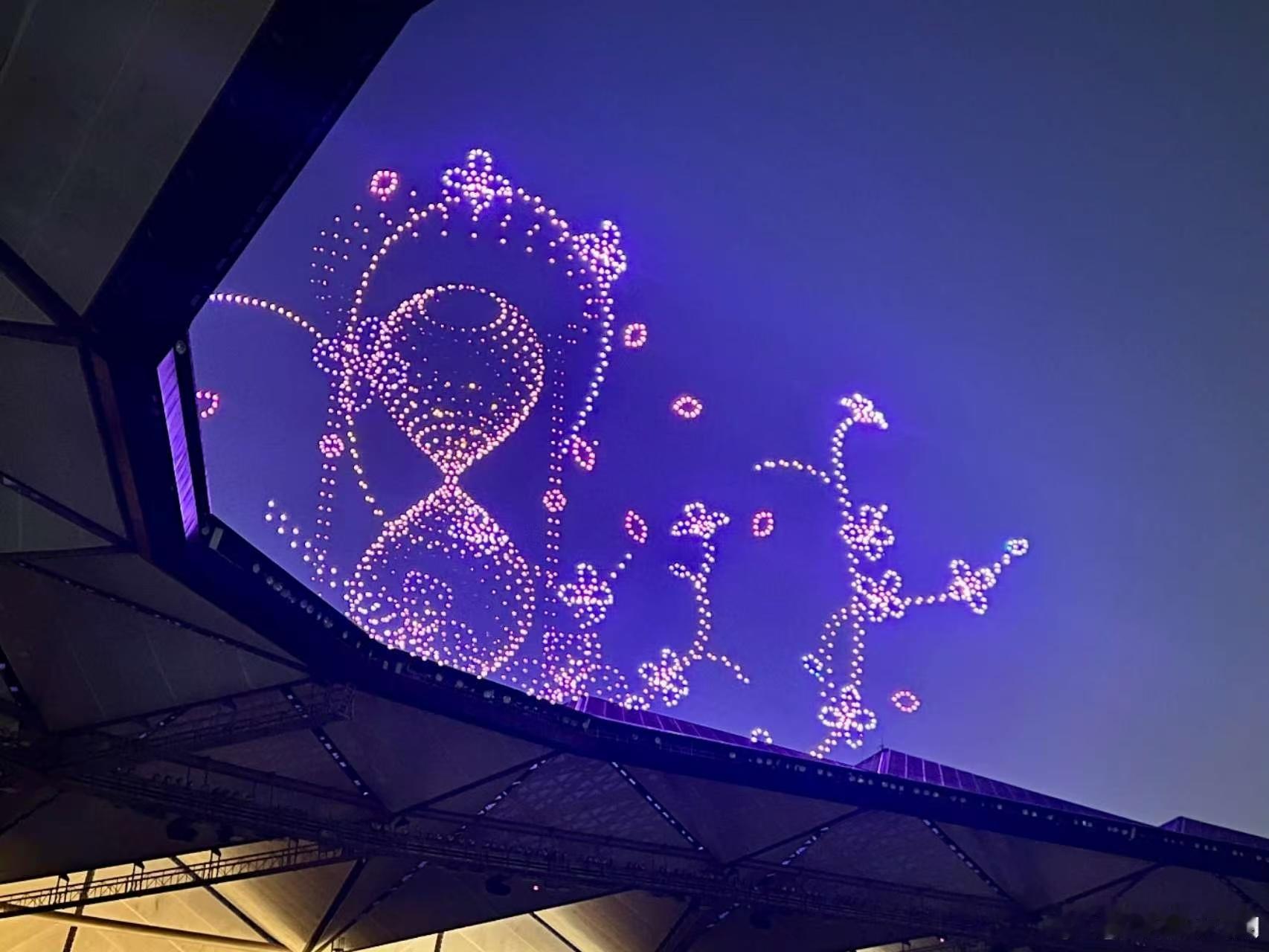 张韶涵深圳无人机配水球赢麻了  张韶涵深圳无人机告别2024  不是我说没人跟我