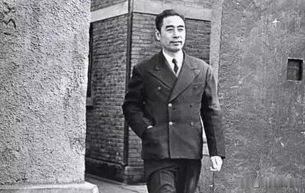 一日为师，终身为父：蒋介石为何始终不敢除掉周恩来
 
“一日为师，终身为父。”蒋