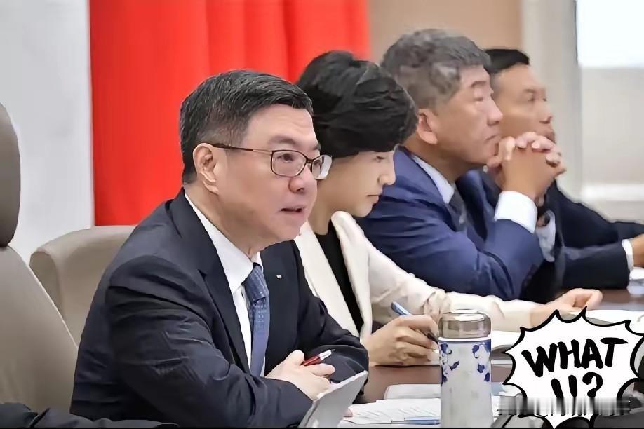 就在刚刚
台当局宣布了
​​12月26日，台当局突然官宣修法：所有公务人员、民选