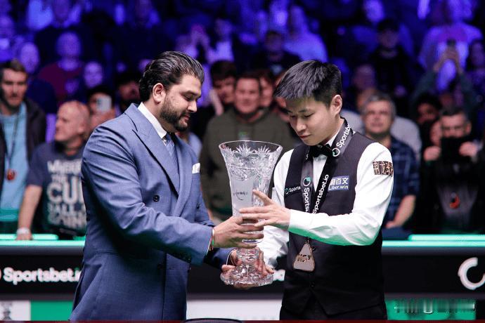 决赛不败神话延续！赵心童10-7力克希金斯夺球员锦标赛冠军，生涯六进决赛全胜，刷