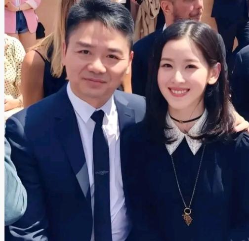 刘强东与章泽天成立新公司，公司名字“天强”。估计这个名字很大可能也是刘强东起的，