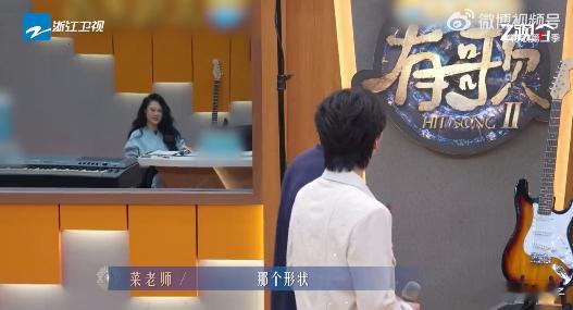 岳云鹏实名羡慕邓佳鑫脸小 岳云鹏这实名羡慕邓佳鑫脸小，欢乐值直接拉满！小考结束点