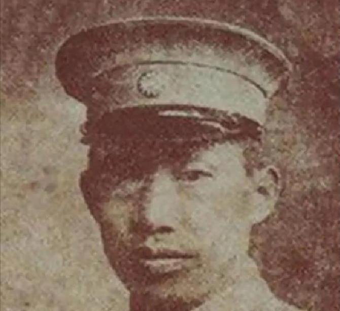 1935年5月3日，王家烈揣着老蒋给的三万大洋在清镇机场准备离黔"考察"。他盘算
