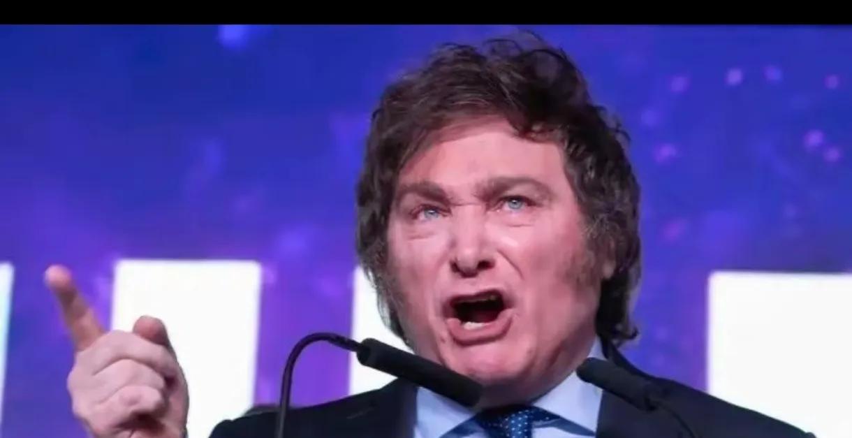 阿根廷狂人米莱这个月宣布取消税务局，解雇了3000多收税官，局长工资降90%，说
