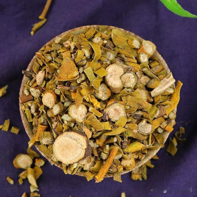 肾寒——附子，皮寒——桂枝，肉寒——葛根，关节寒——桑寄生
1.肾寒用附子
肾寒