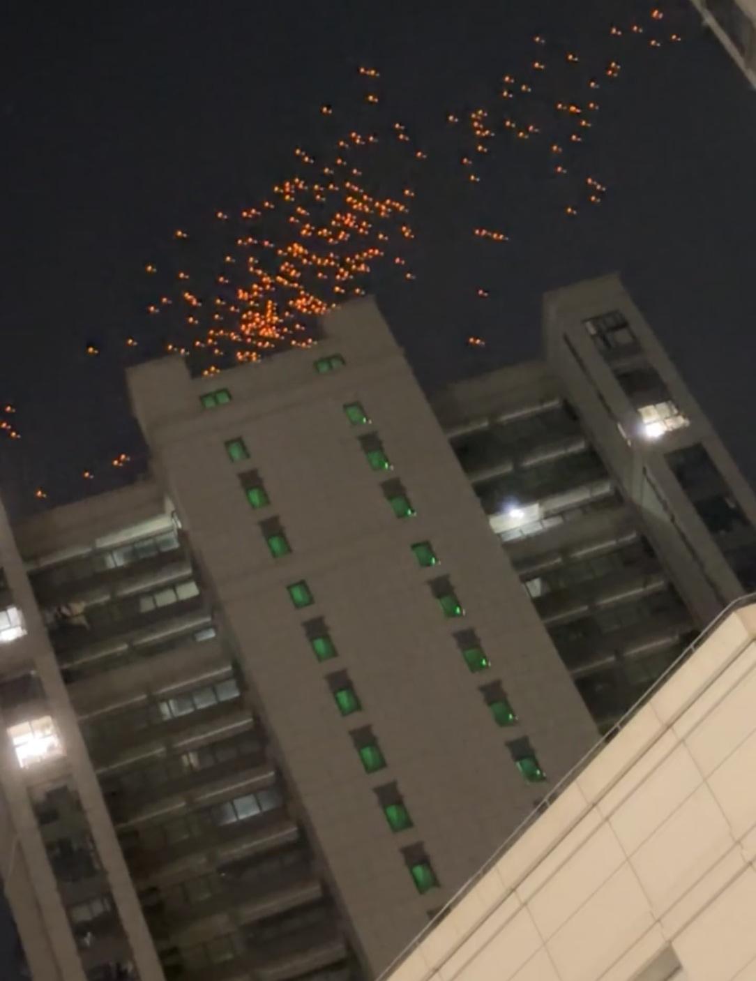 杭州余杭天空上的是什么？有些还在移动！