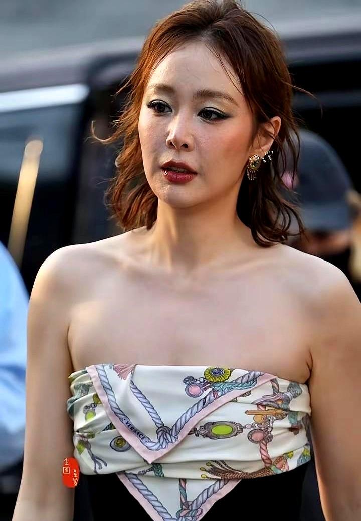 动不动就被全网强行按头安利“高级电影脸”，去掉十级滤镜后，这些所谓的神颜到底有多
